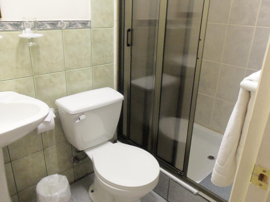 Hostal Joshiken Punta Arenas Exterior photo