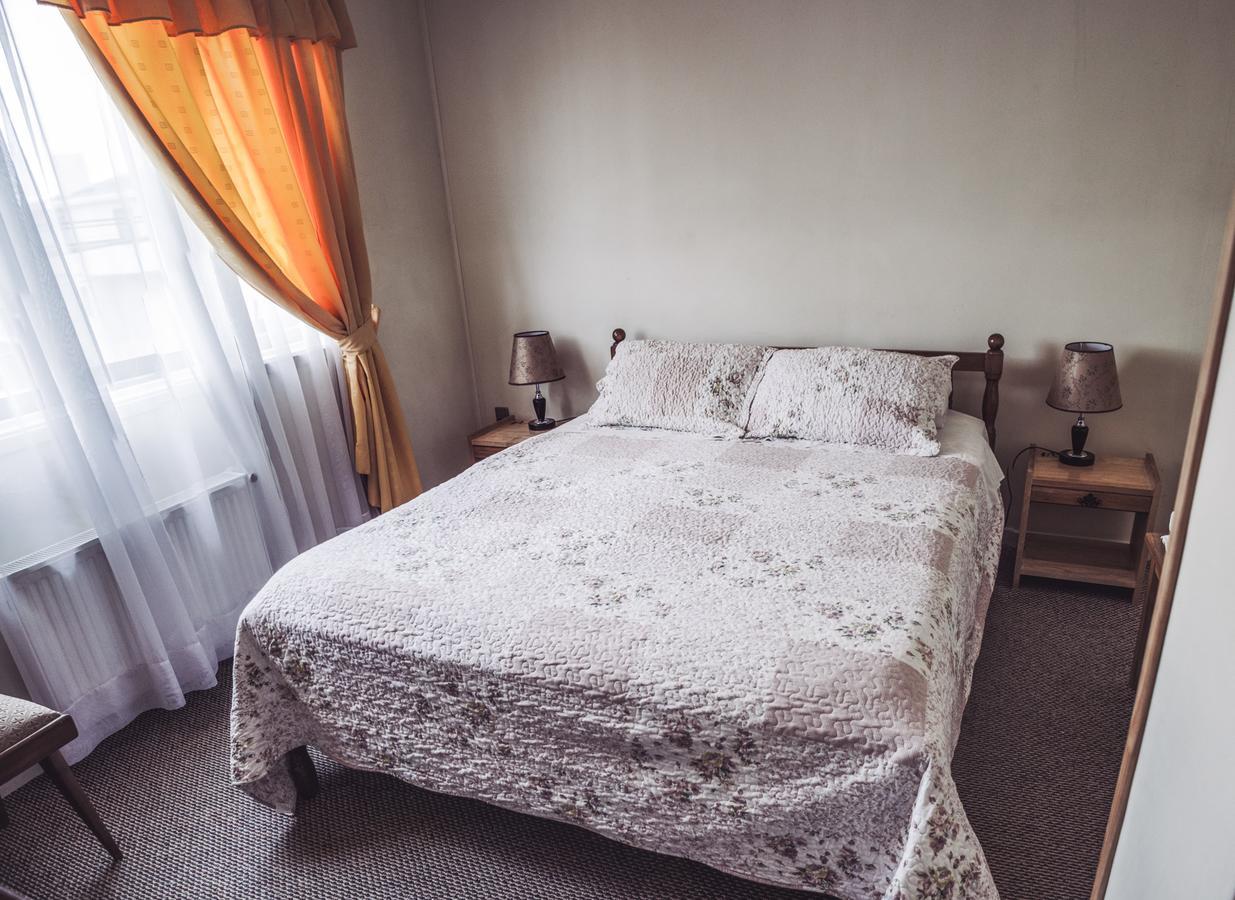 Hostal Joshiken Punta Arenas Exterior photo