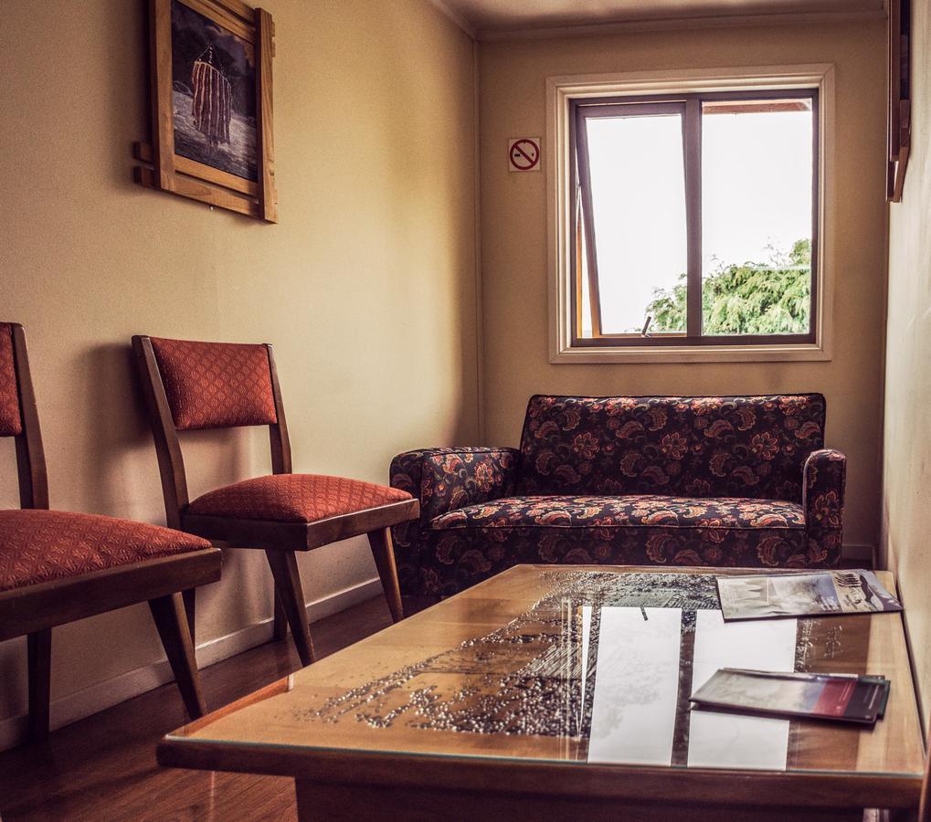 Hostal Joshiken Punta Arenas Exterior photo